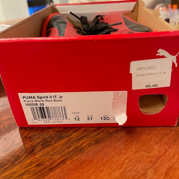 Soccer shoes - Picture 2 of 3